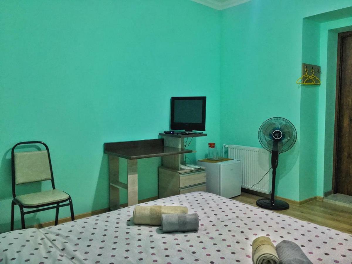 Vercxli 24 Tbilisi Buitenkant foto
